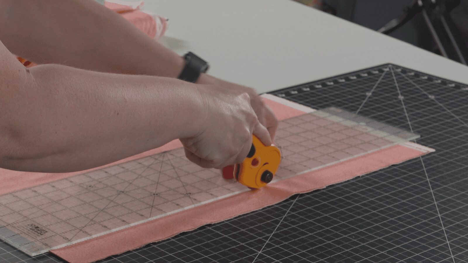 rotary cutter cutting fabric